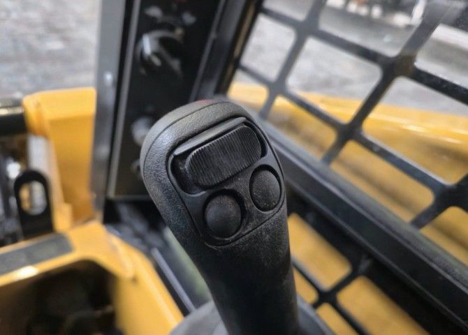 2025 Gehl RT105EU Tracked Skid Steer Loader