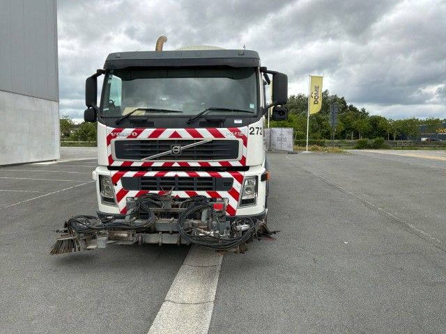 2003 Volvo FM12 veegwagen