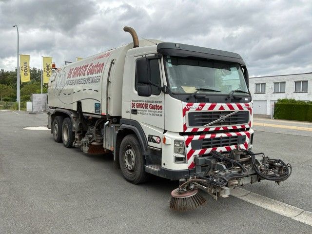 2003 Volvo FM12 veegwagen
