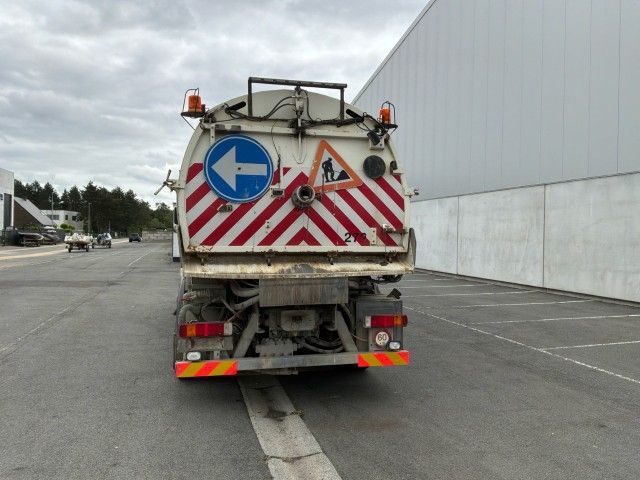 2003 Volvo FM12 veegwagen