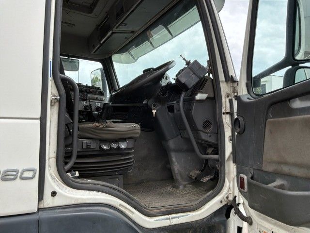 2003 Volvo FM12 veegwagen