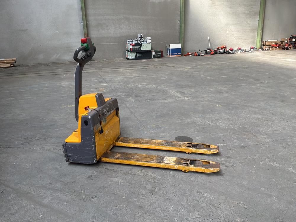 2005 Jungheinrich EME 112 Elektrischer Palettenhubwagen