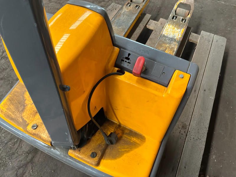 2005 Jungheinrich EME 112 Elektrischer Palettenhubwagen
