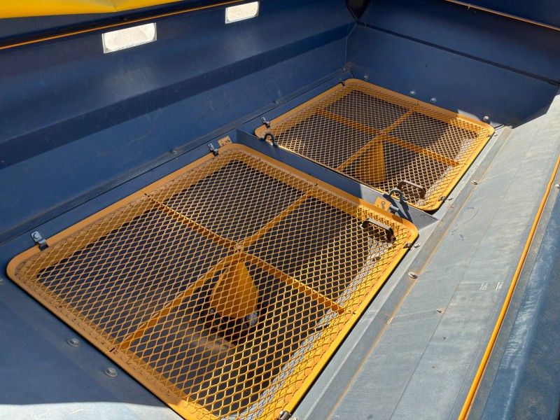 2010 Bogballe M2W QZ Fertilizer Spreader