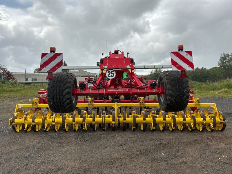 2020 Pottinger Synkro 6030T cultivator with Conoroll (demo unit)