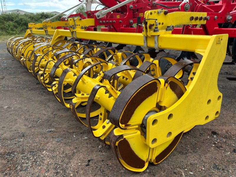 2020 Pottinger Synkro 6030T cultivator with Conoroll (demo unit)