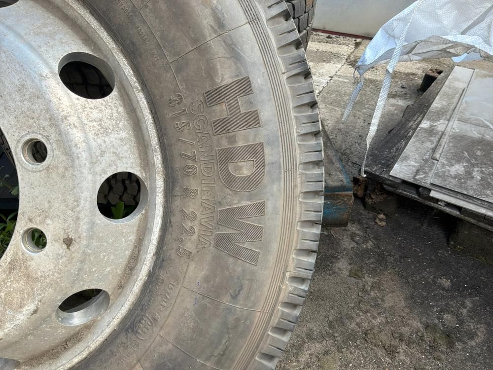 Continental 315/70 R22.5 Lkw-Reifensatz + Aluminiumfelgen (4 Stück)