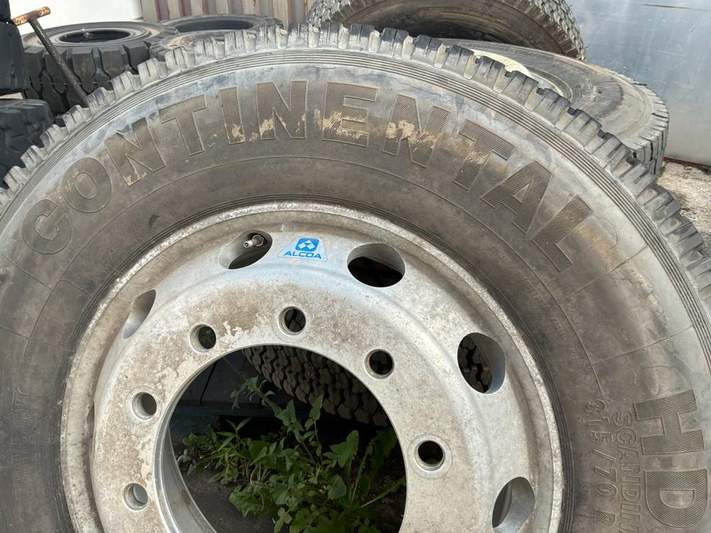 Continental 315/70 R22.5 Lkw-Reifensatz + Aluminiumfelgen (4 Stück)