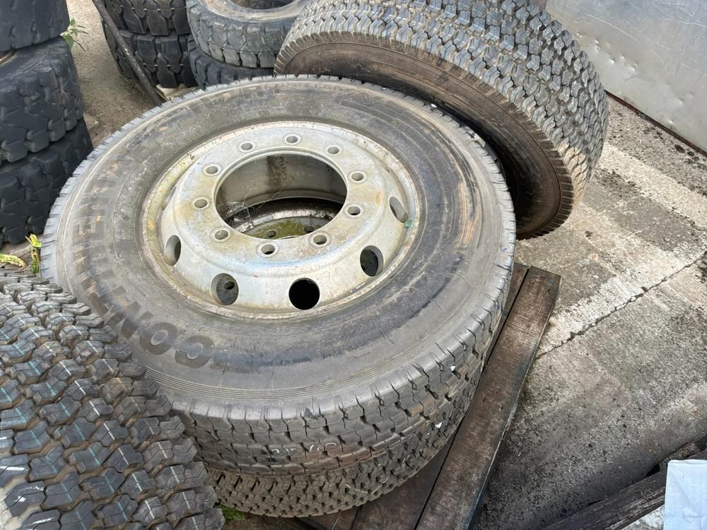 Continental 315/70 R22.5 Lkw-Reifensatz + Aluminiumfelgen (4 Stück)