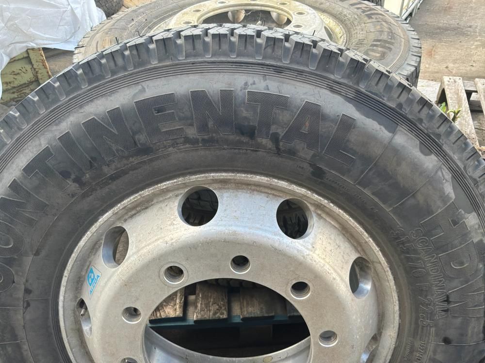 Continental 315/70 R22.5 Lkw-Reifensatz + Aluminiumfelgen (4 Stück)