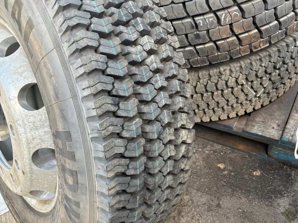 Continental 315/70 R22.5 Lkw-Reifensatz + Aluminiumfelgen (4 Stück)