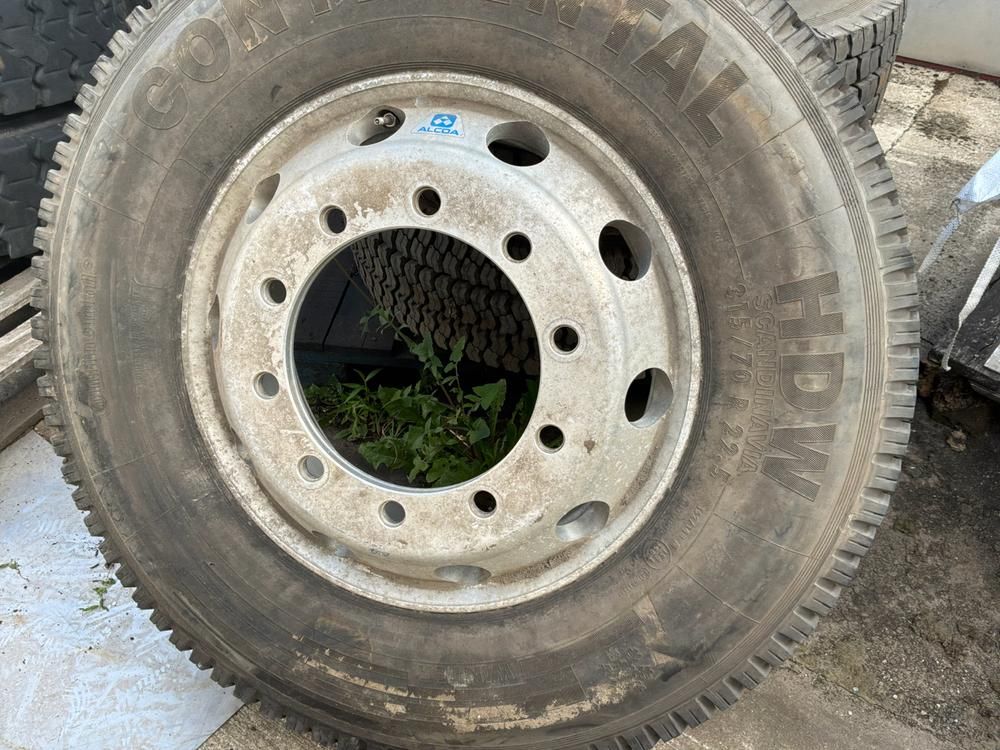 Continental 315/70 R22.5 Lkw-Reifensatz + Aluminiumfelgen (4 Stück)