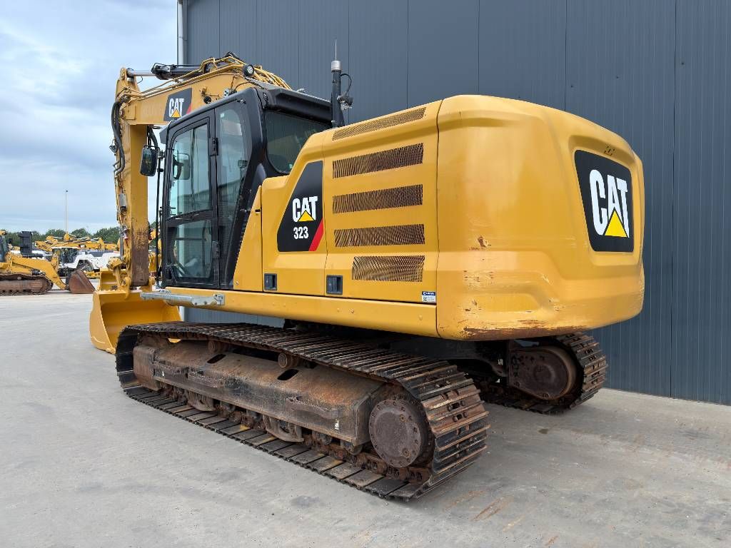 CAT 323 07B