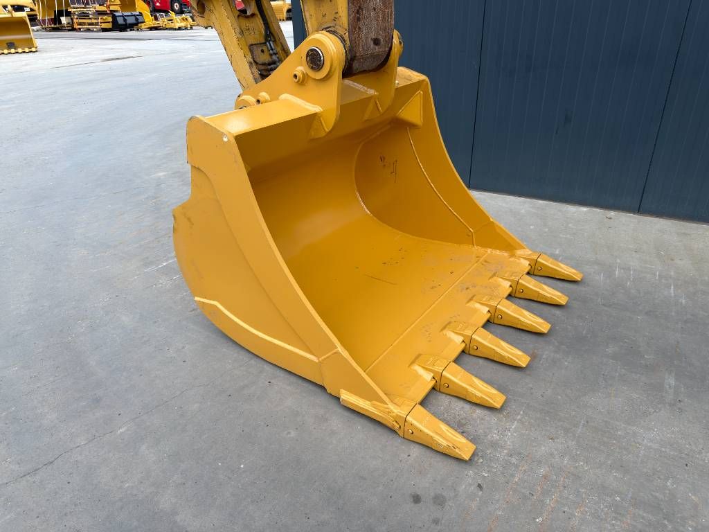 CAT 323 07B