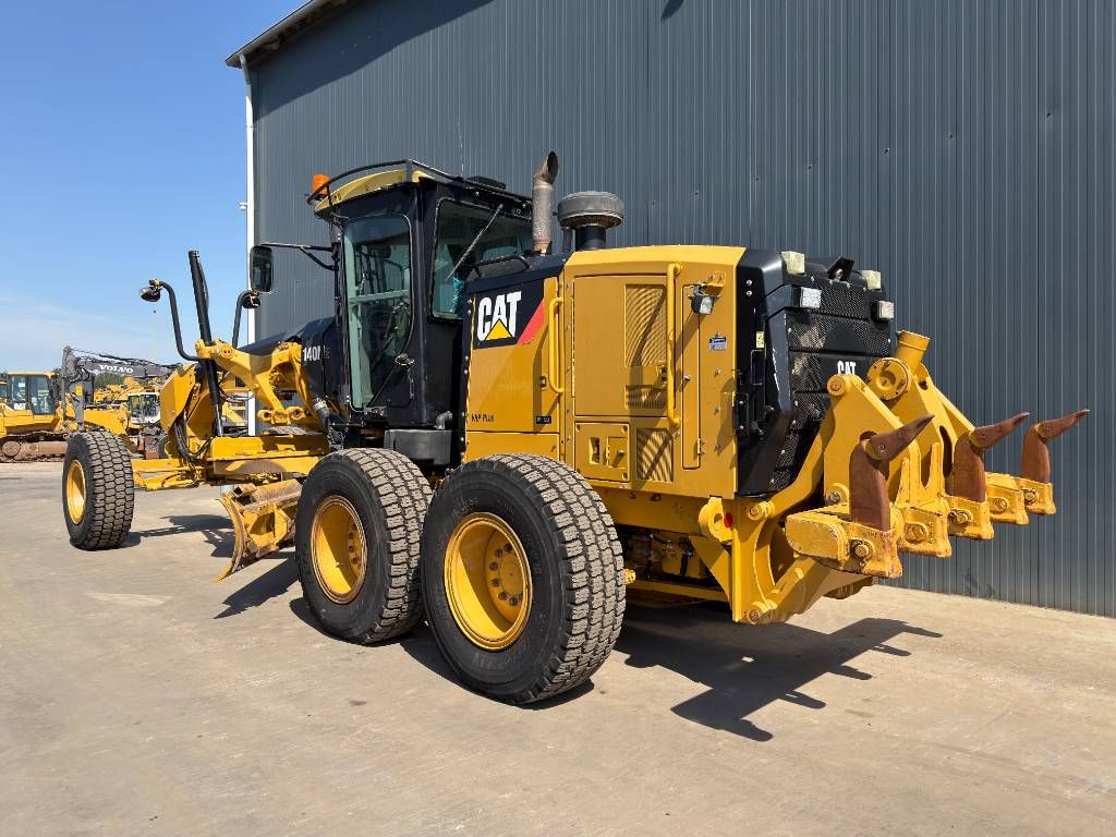 CAT 140 M 2