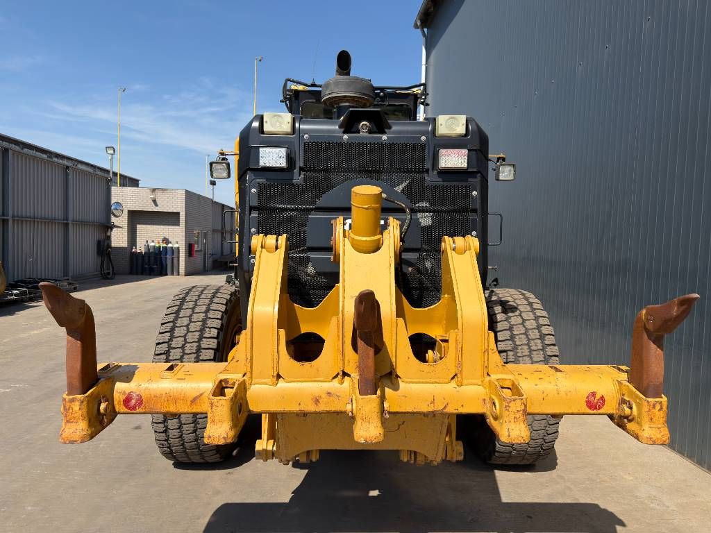 CAT 140 M 2