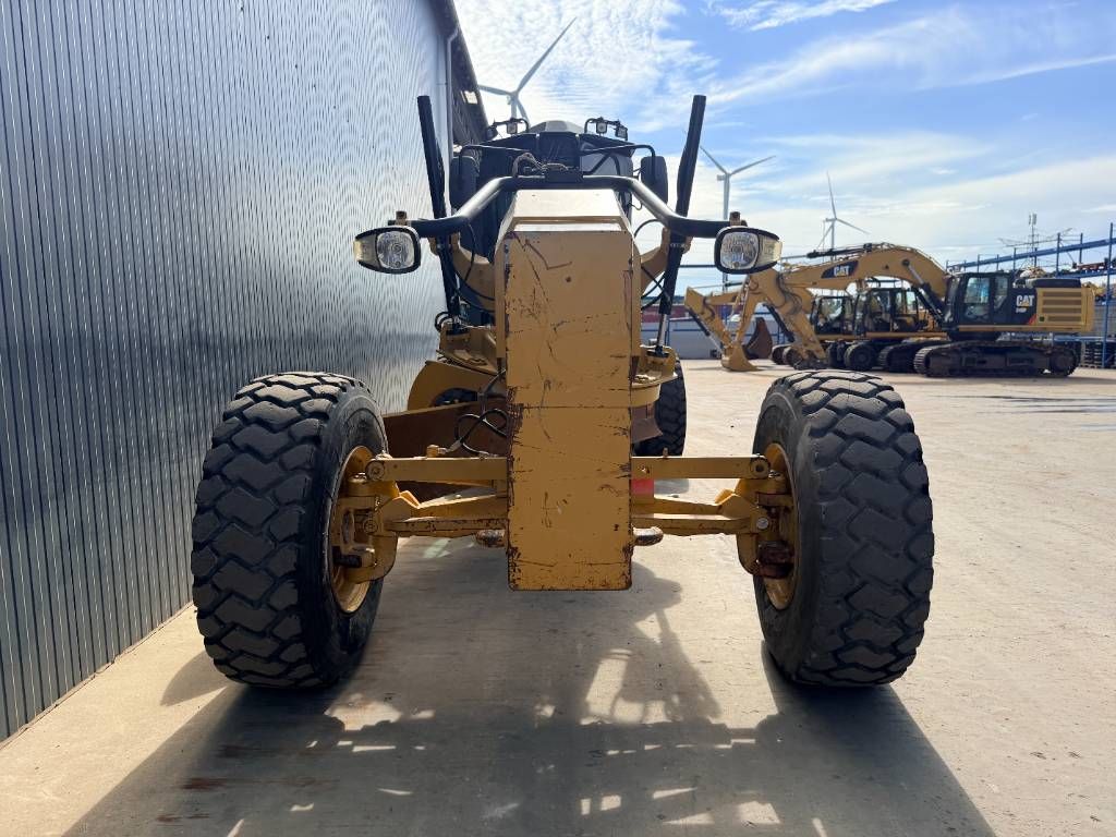 CAT 140M2