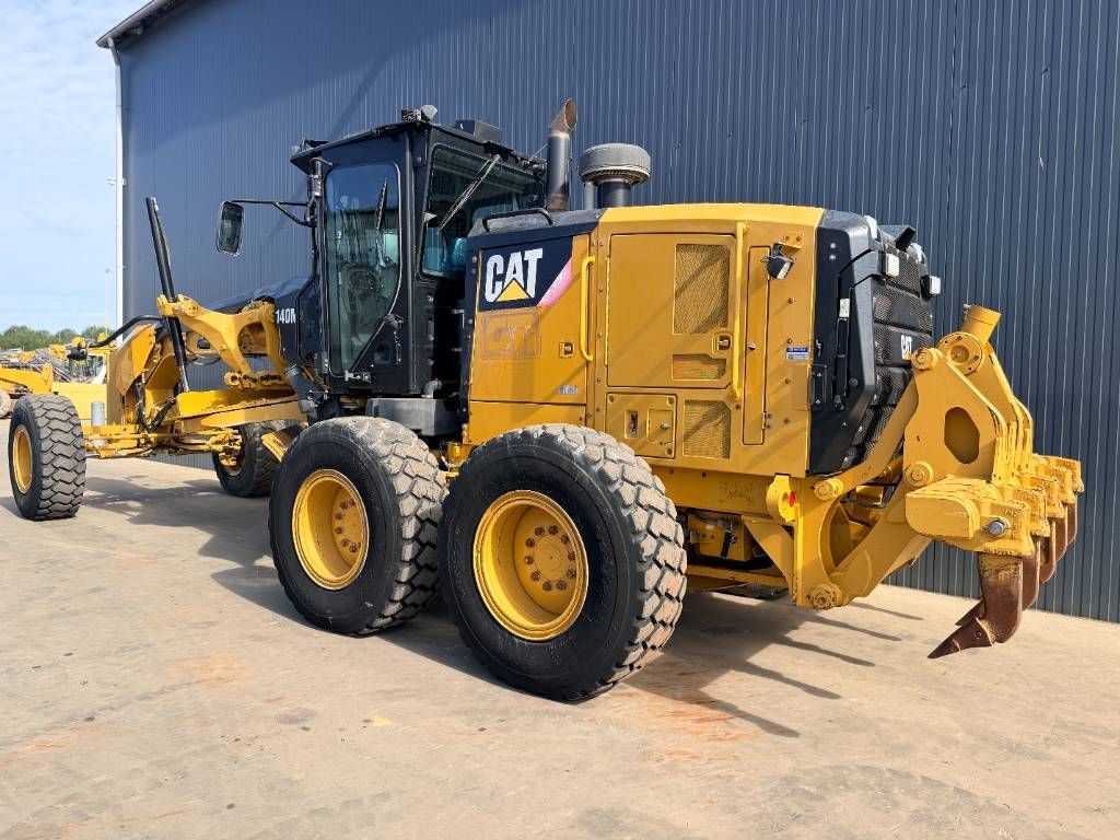 CAT 140M2