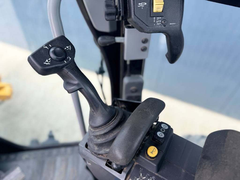 CAT 140M3