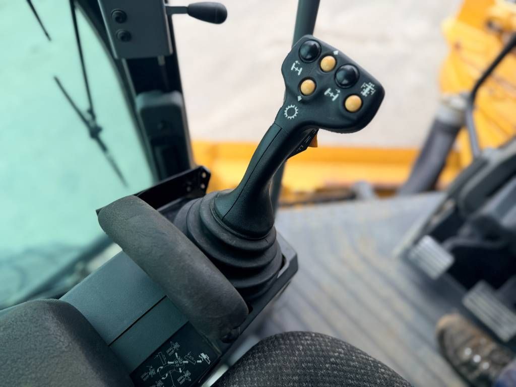 CAT 140M3