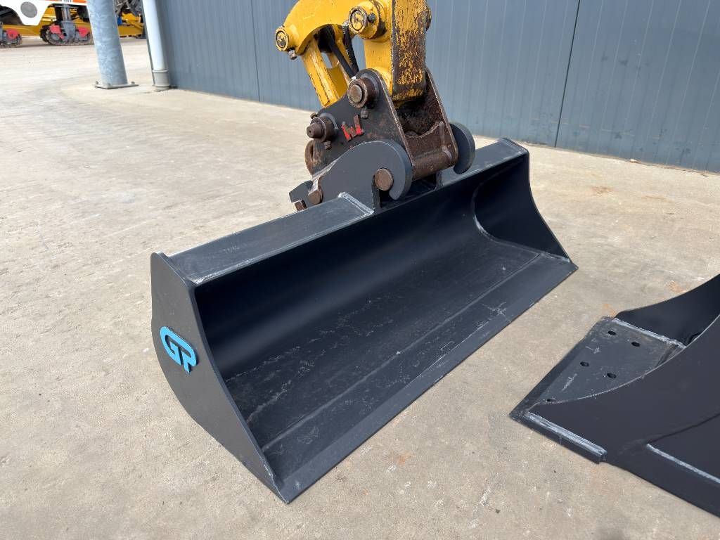CAT 301.8