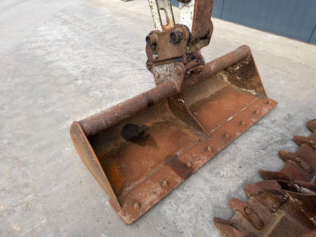 Takeuchi TB230