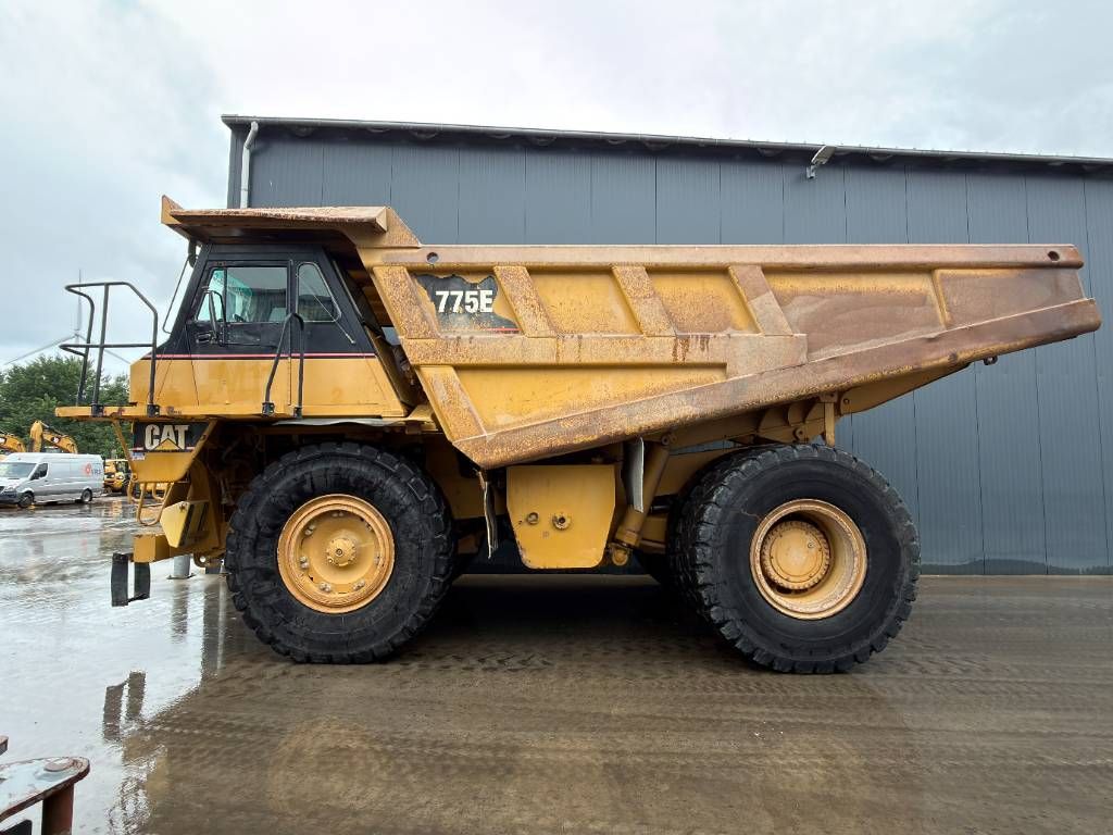 CAT 775E