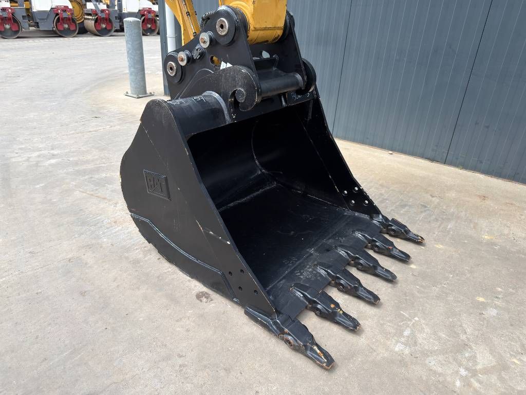 CAT M318F