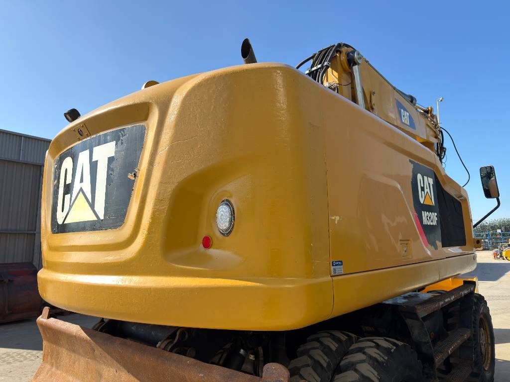 CAT M320F