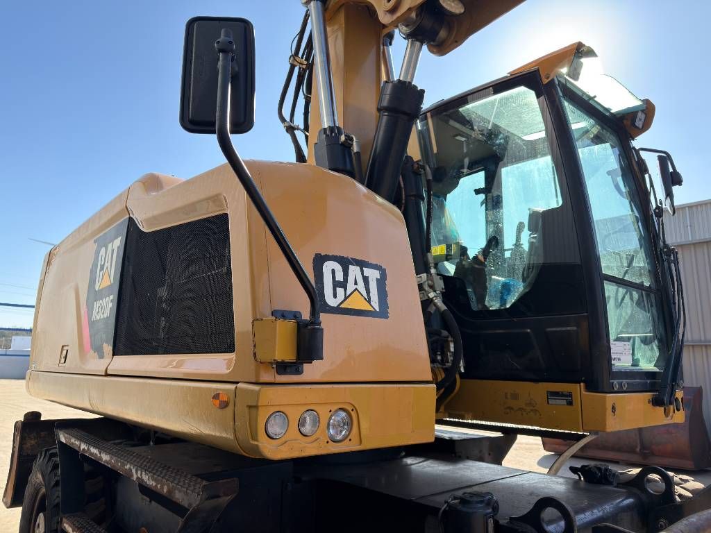 CAT M320F