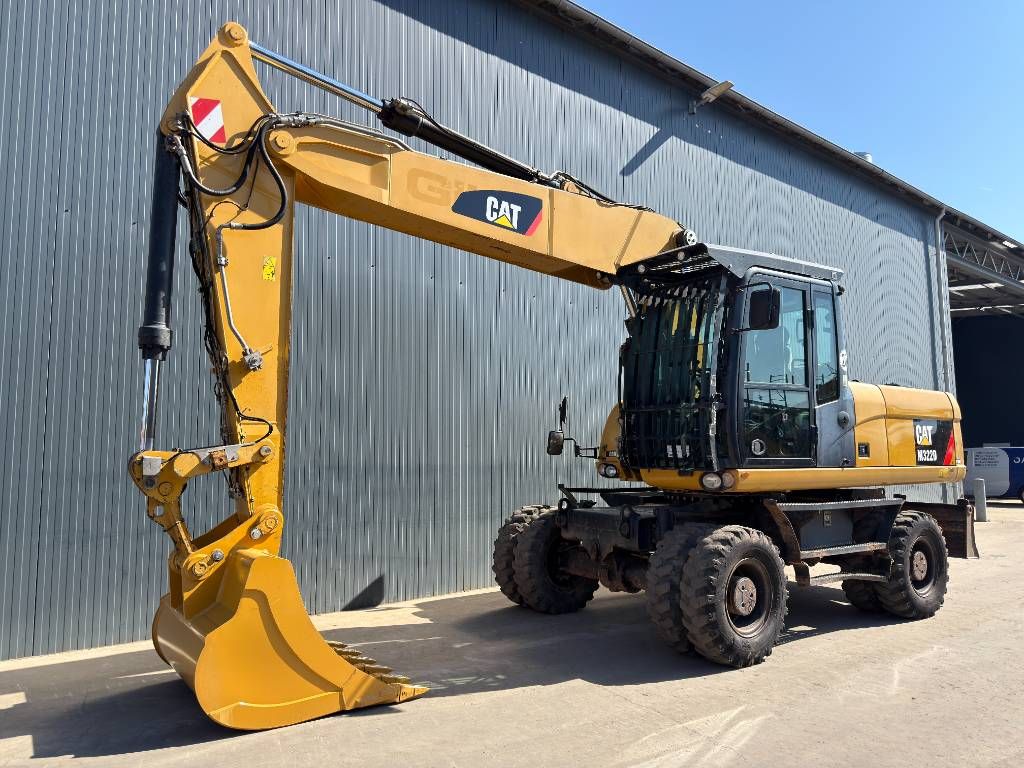 CAT M322D