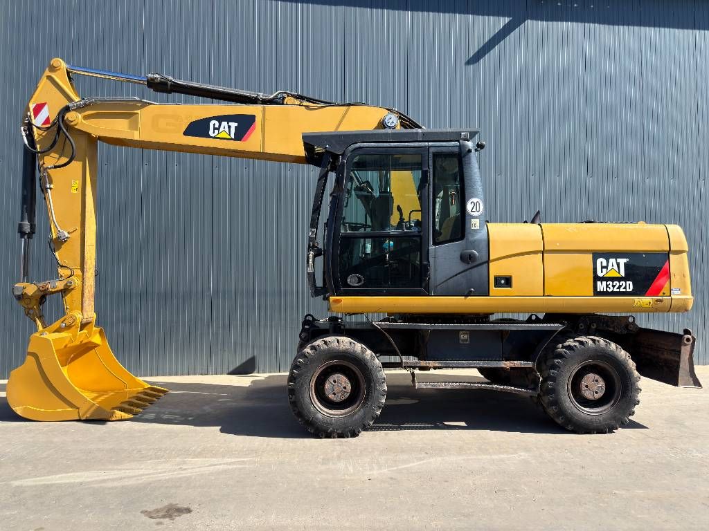 CAT M322D