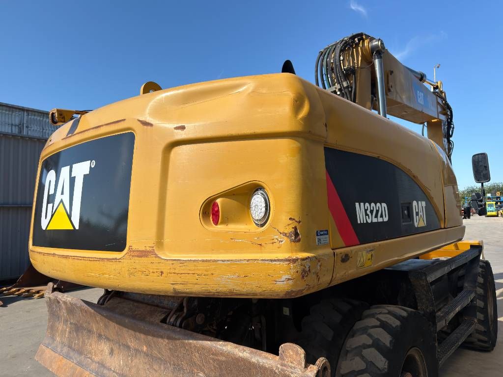CAT M322D