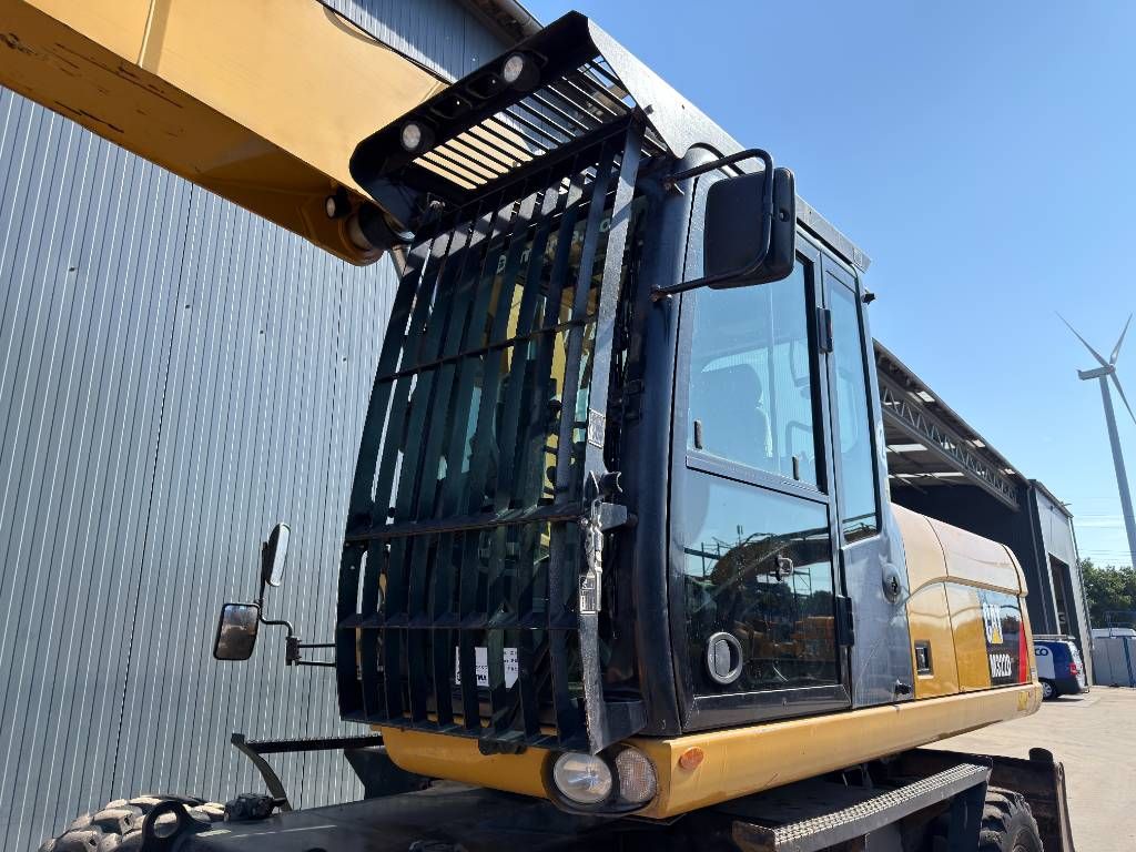 CAT M322D
