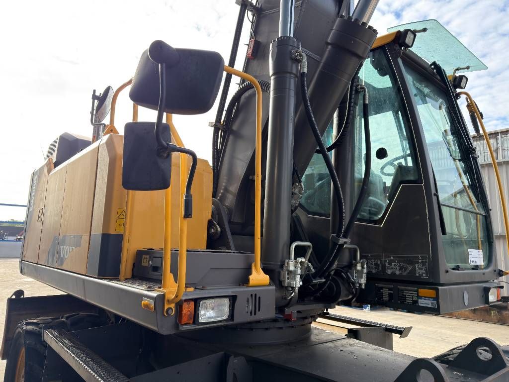 Volvo EW180E