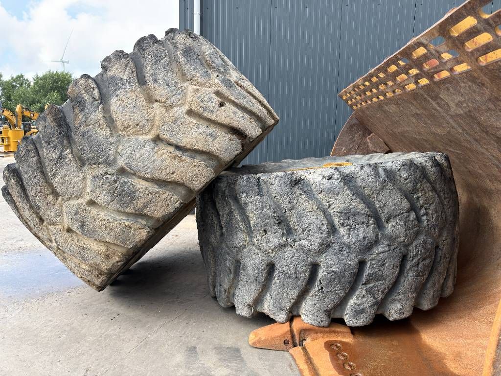 CAT 990H