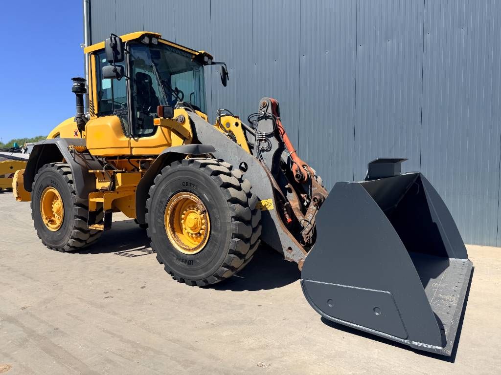Volvo L90G