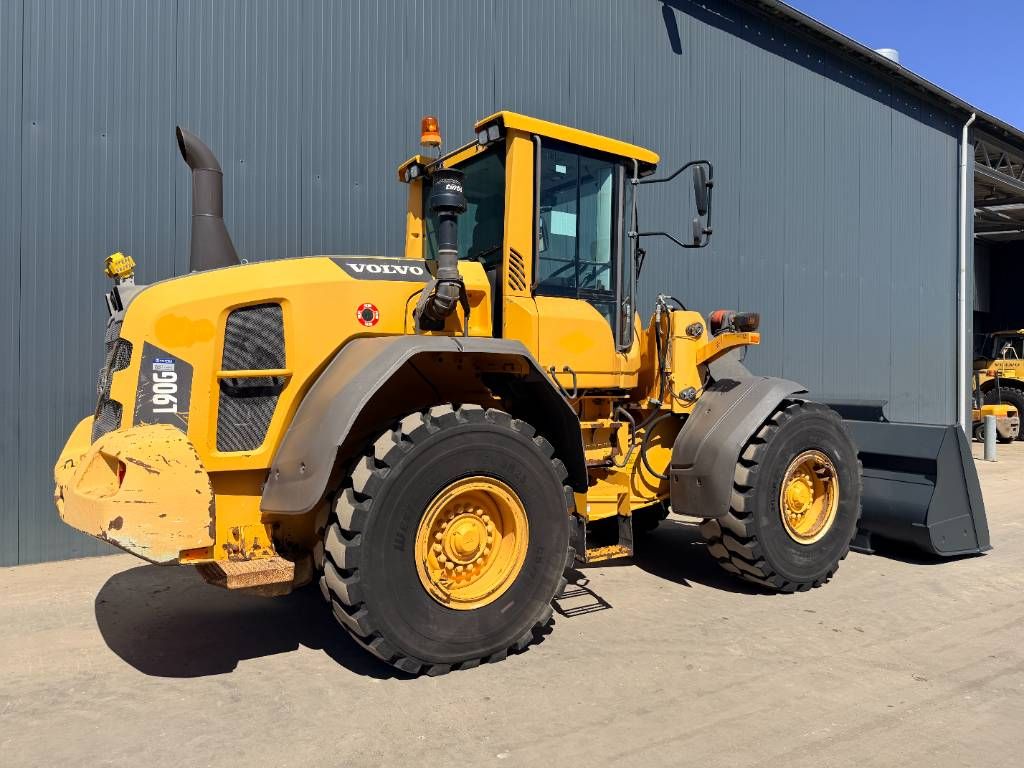 Volvo L90G