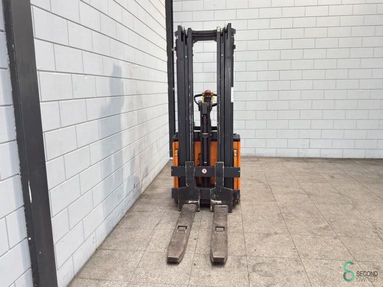 Stackers Electric Still EGV-S14 2004 Triplex