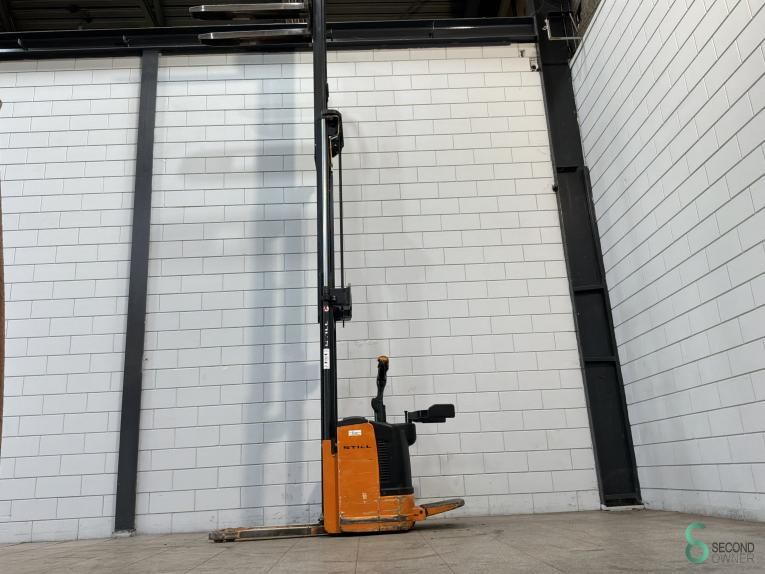 Stackers Electric Still EGV-S14 2004 Triplex