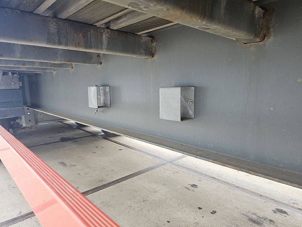 VAN HOOL 3 AXLE PLATFORM hard wood floor