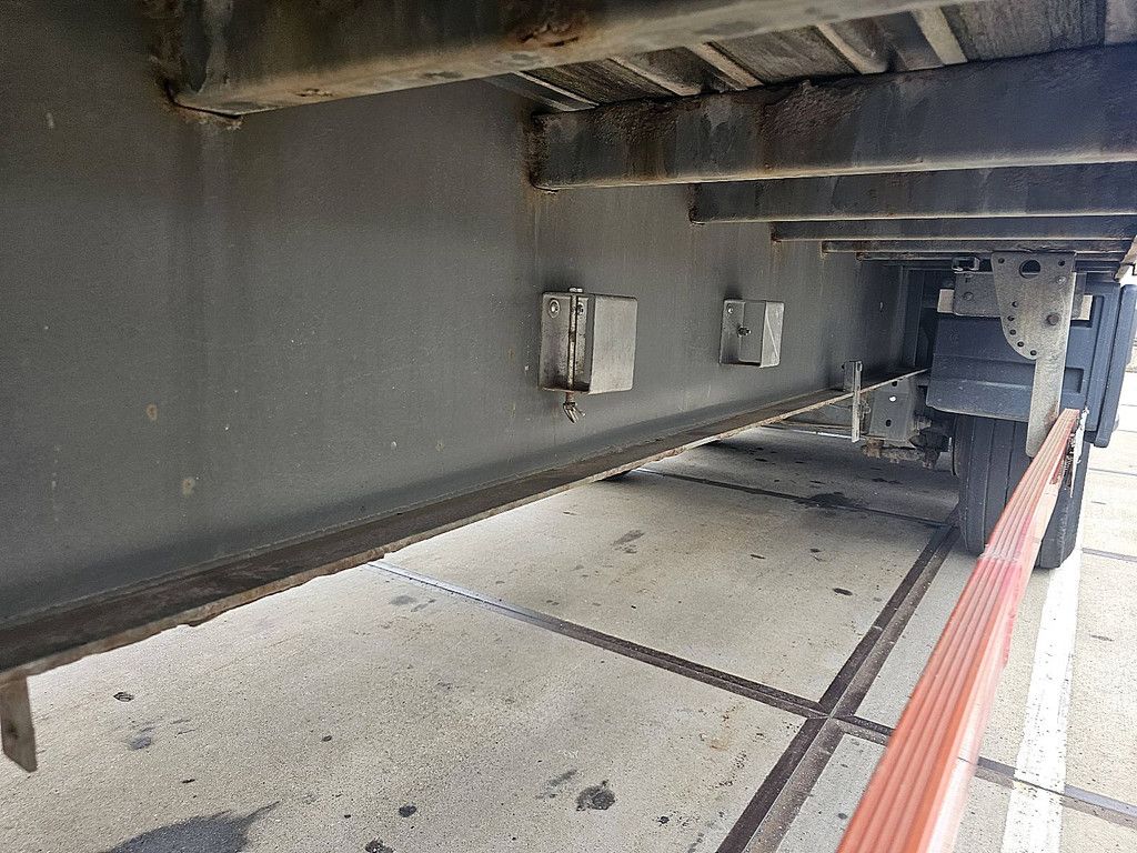VAN HOOL 3 AXLE PLATFORM hard wood floor