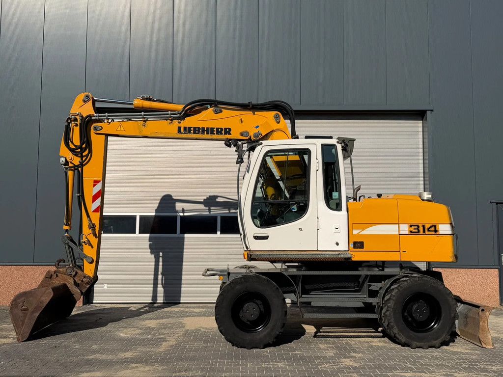 Liebherr A 316 Litronic