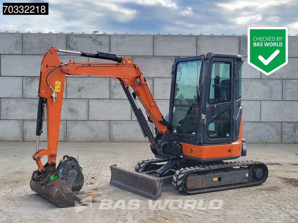 Hitachi ZX33 U-6 CLR A/C - 3 Buckets