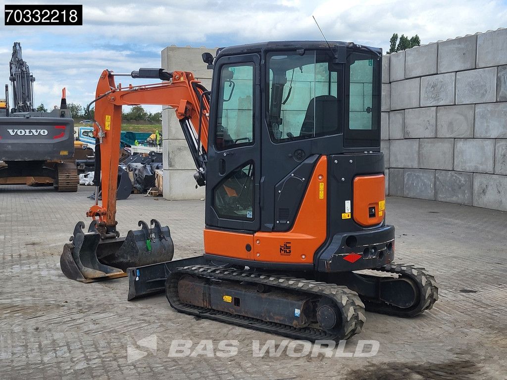 Hitachi ZX33 U-6 CLR A/C - 3 Buckets