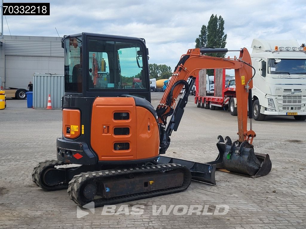 Hitachi ZX33 U-6 CLR A/C - 3 Buckets