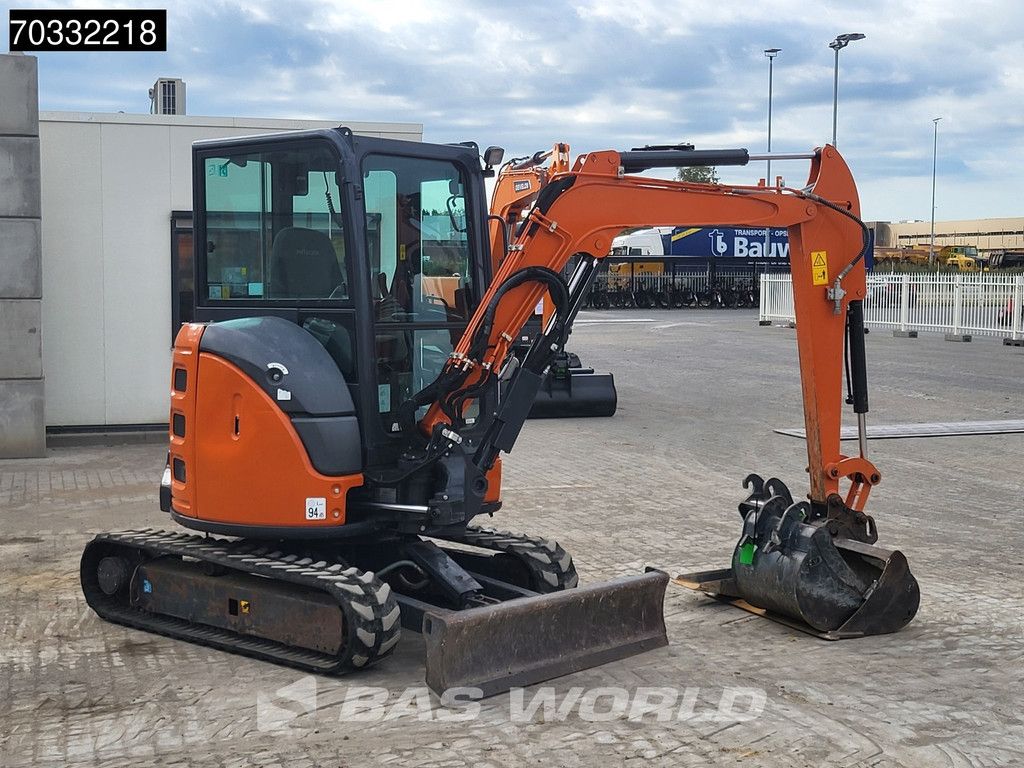 Hitachi ZX33 U-6 CLR A/C - 3 Buckets