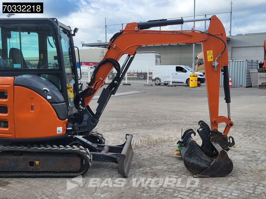 Hitachi ZX33 U-6 CLR A/C - 3 Buckets