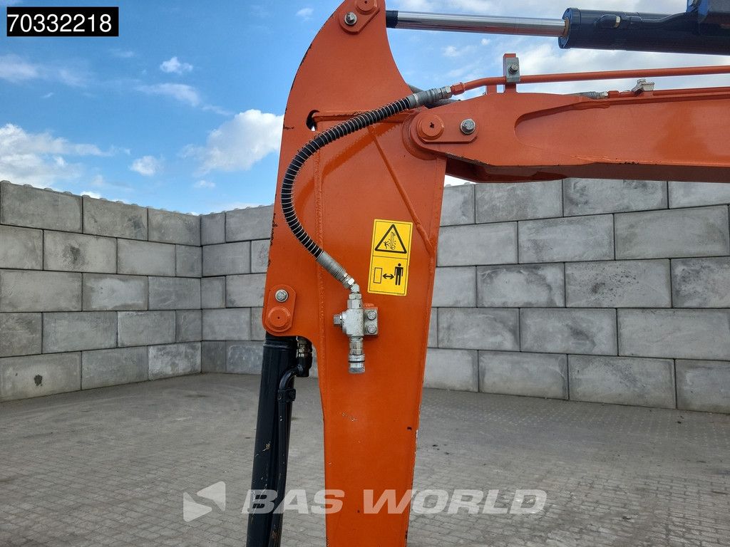 Hitachi ZX33 U-6 CLR A/C - 3 Buckets