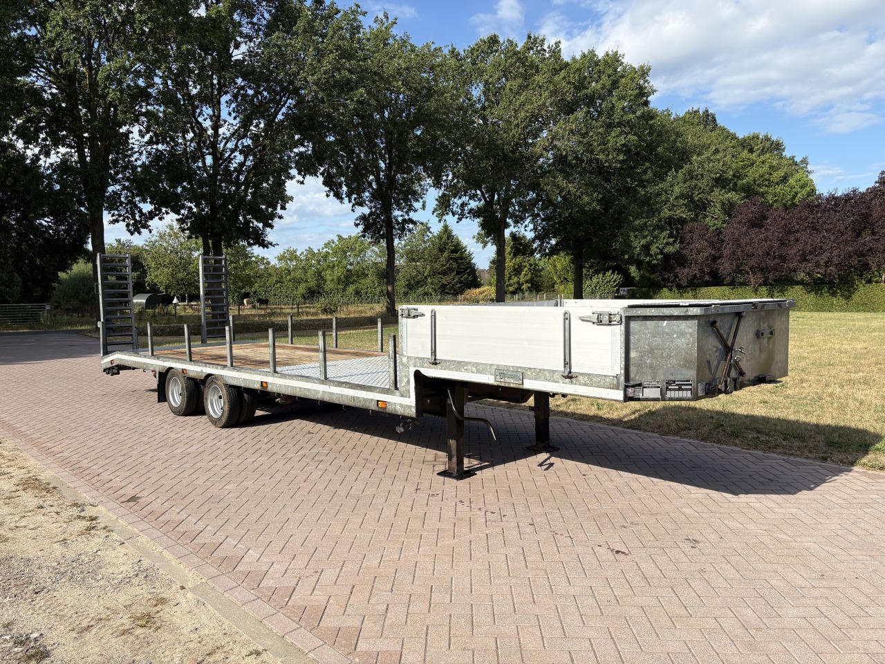 Be oplegger 8 ton semi dieplader Veldhuizen bj 2011